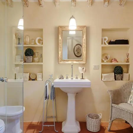 Villa In With Pool & Tuscan Views Camaiore