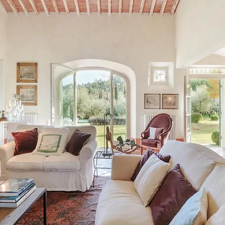 Villa In With Pool & Tuscan Views Camaiore