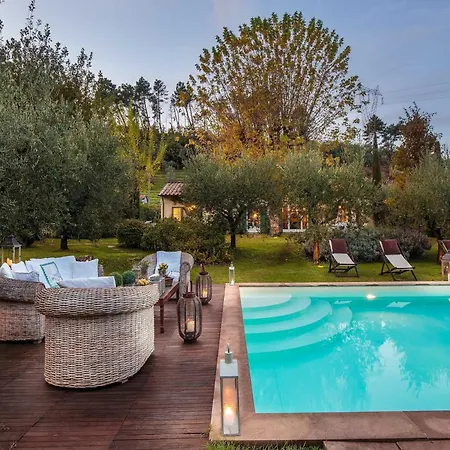 In With Pool & Tuscan Views Villa Camaiore