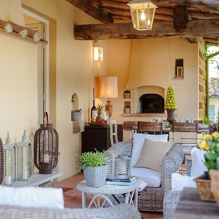 In With Pool & Tuscan Views Camaiore