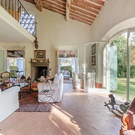 In With Pool & Tuscan Views Villa Camaiore