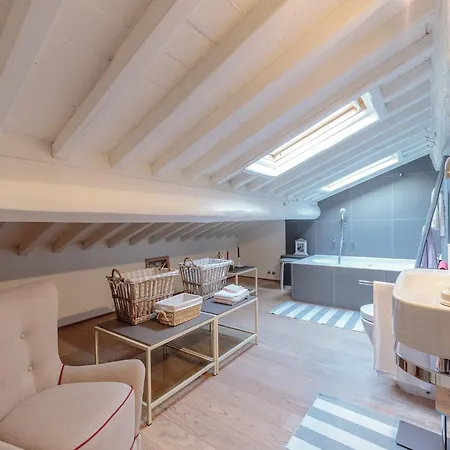 In With Pool & Tuscan Views Camaiore