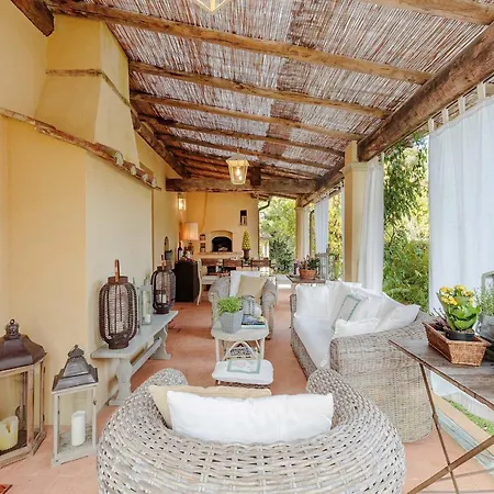 In With Pool & Tuscan Views