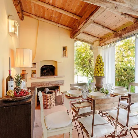 In With Pool & Tuscan Views Villa *