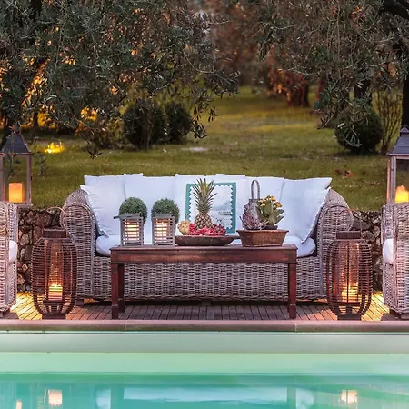 Villa In With Pool & Tuscan Views Camaiore