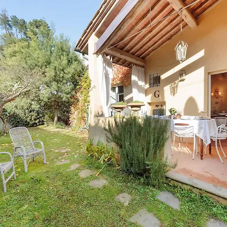 In With Pool & Tuscan Views Villa