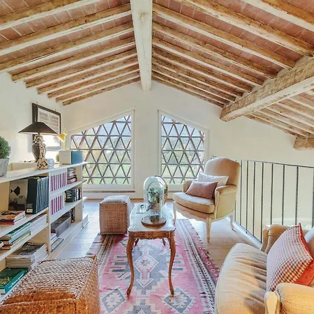 In With Pool & Tuscan Views