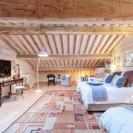 In With Pool & Tuscan Views Villa