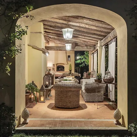 In With Pool & Tuscan Views Villa Camaiore