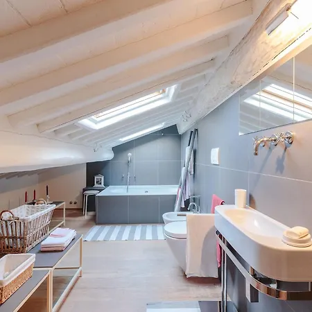 In With Pool & Tuscan Views