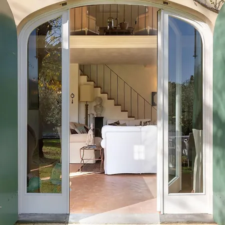 In With Pool & Tuscan Views Villa Camaiore