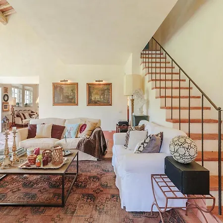 Villa In With Pool & Tuscan Views Camaiore