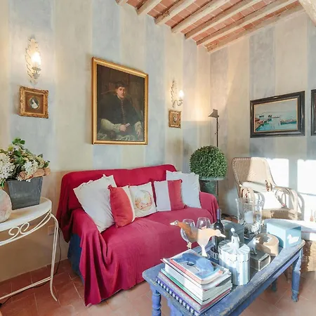 In With Pool & Tuscan Views
