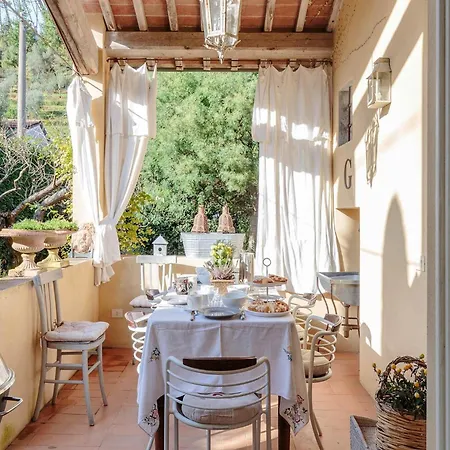 In With Pool & Tuscan Views Villa *