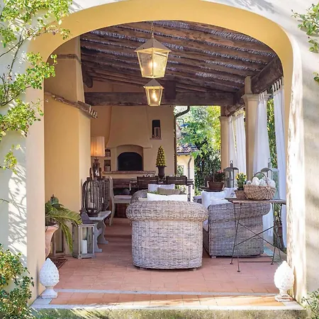 In With Pool & Tuscan Views Camaiore